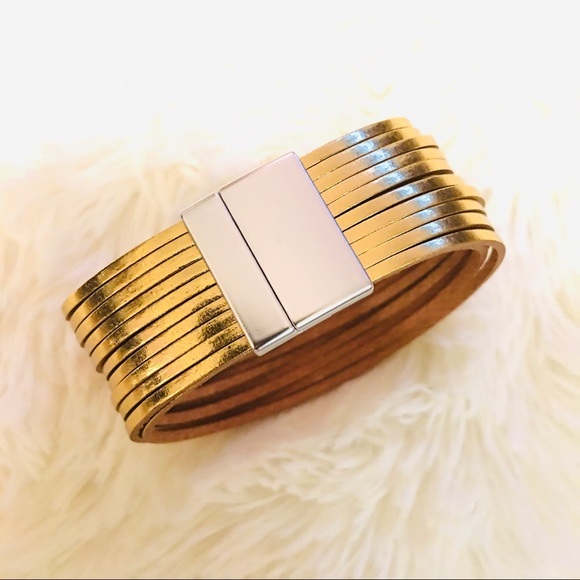 ✨METALLIC✨GOLD✨STRAPPY MAGNETIC CLOSURE‎ BRACELET - Picture 4 of 8